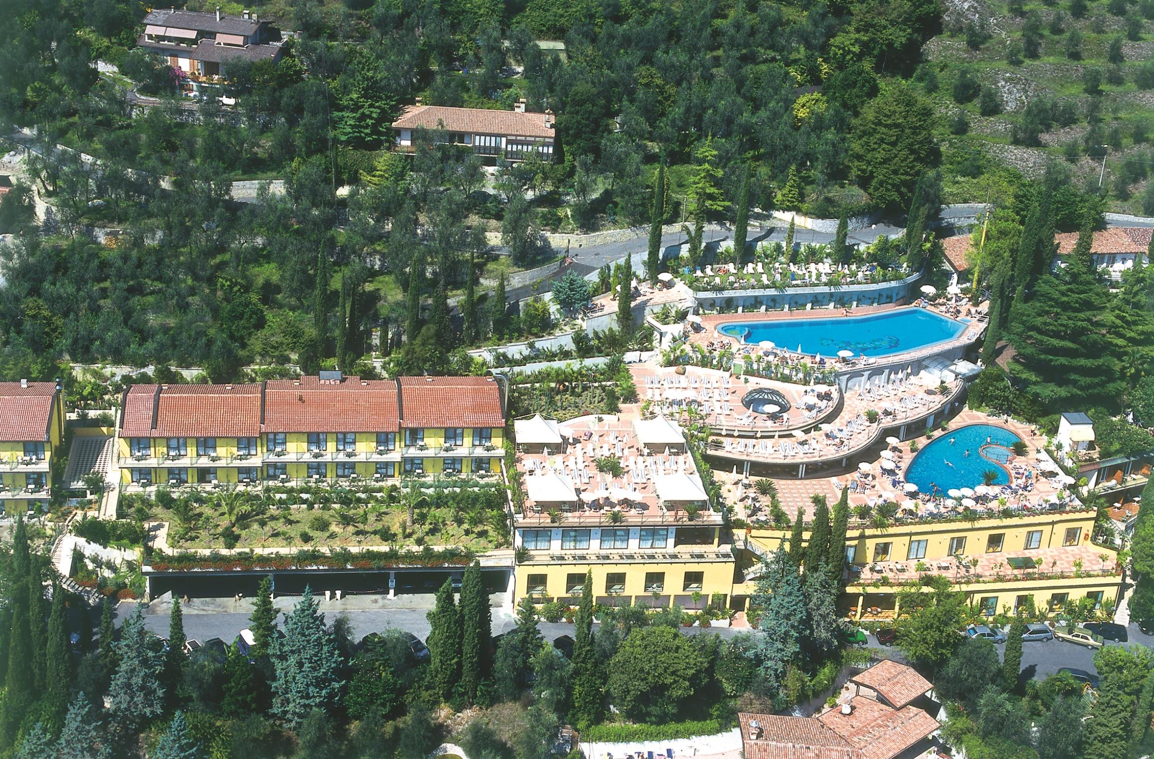 Hotel San Pietro Лимоне сул Гарда Екстериор снимка