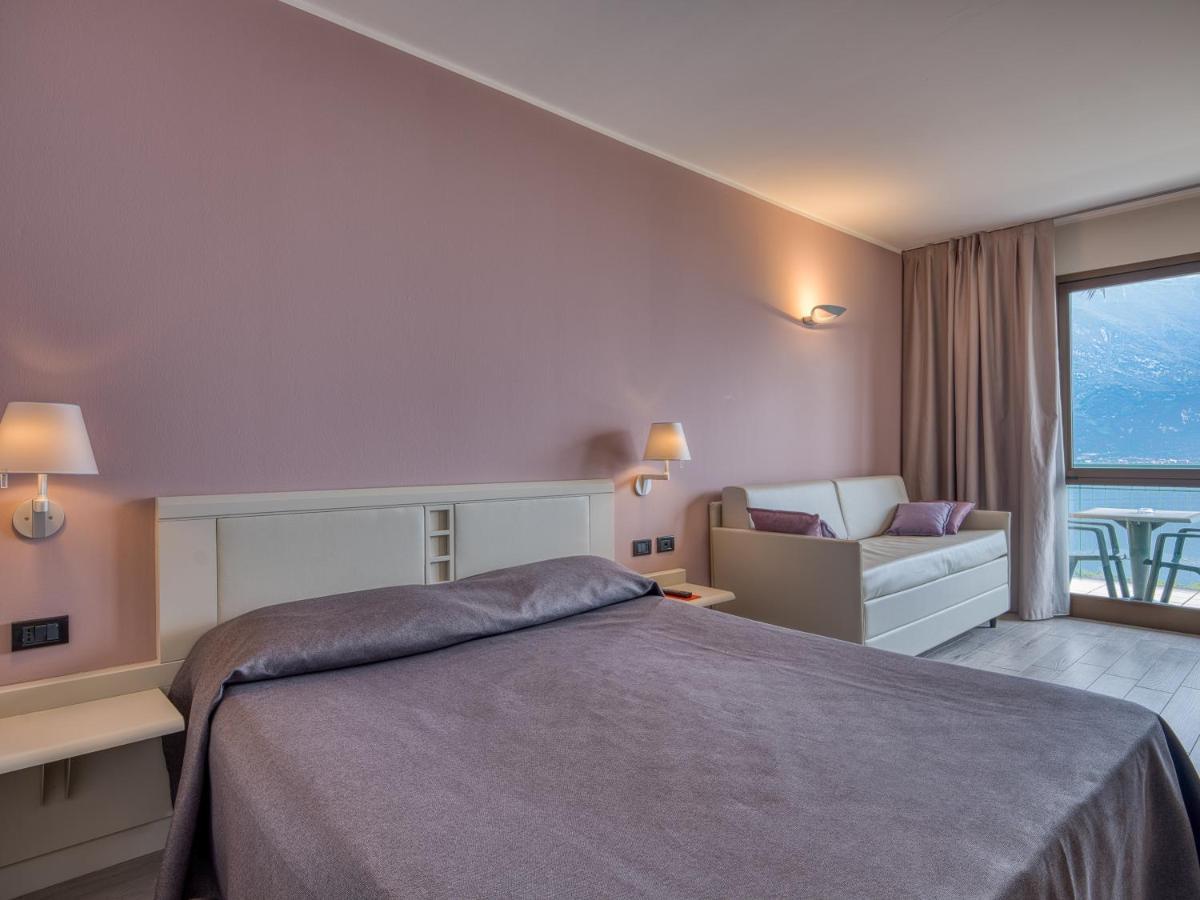 Hotel San Pietro Лимоне сул Гарда Екстериор снимка