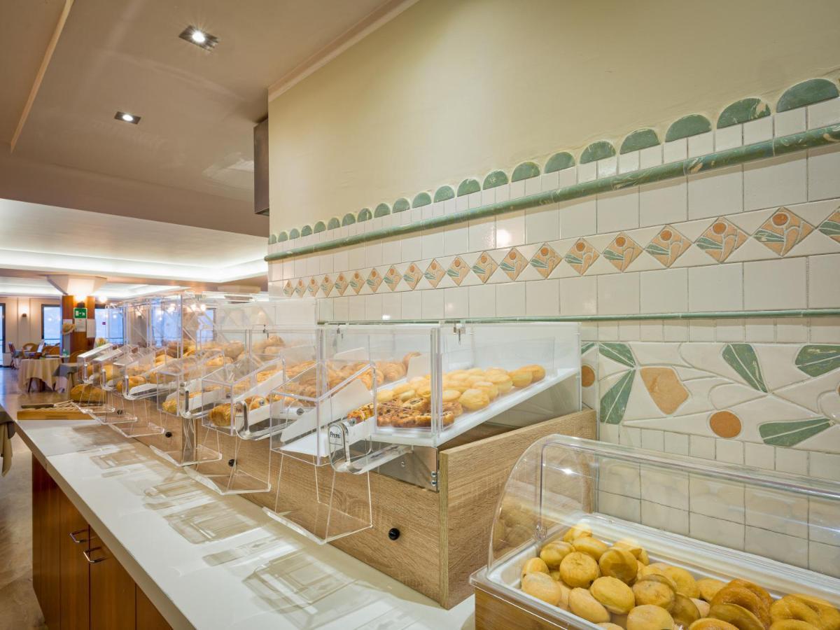 Hotel San Pietro Лимоне сул Гарда Екстериор снимка