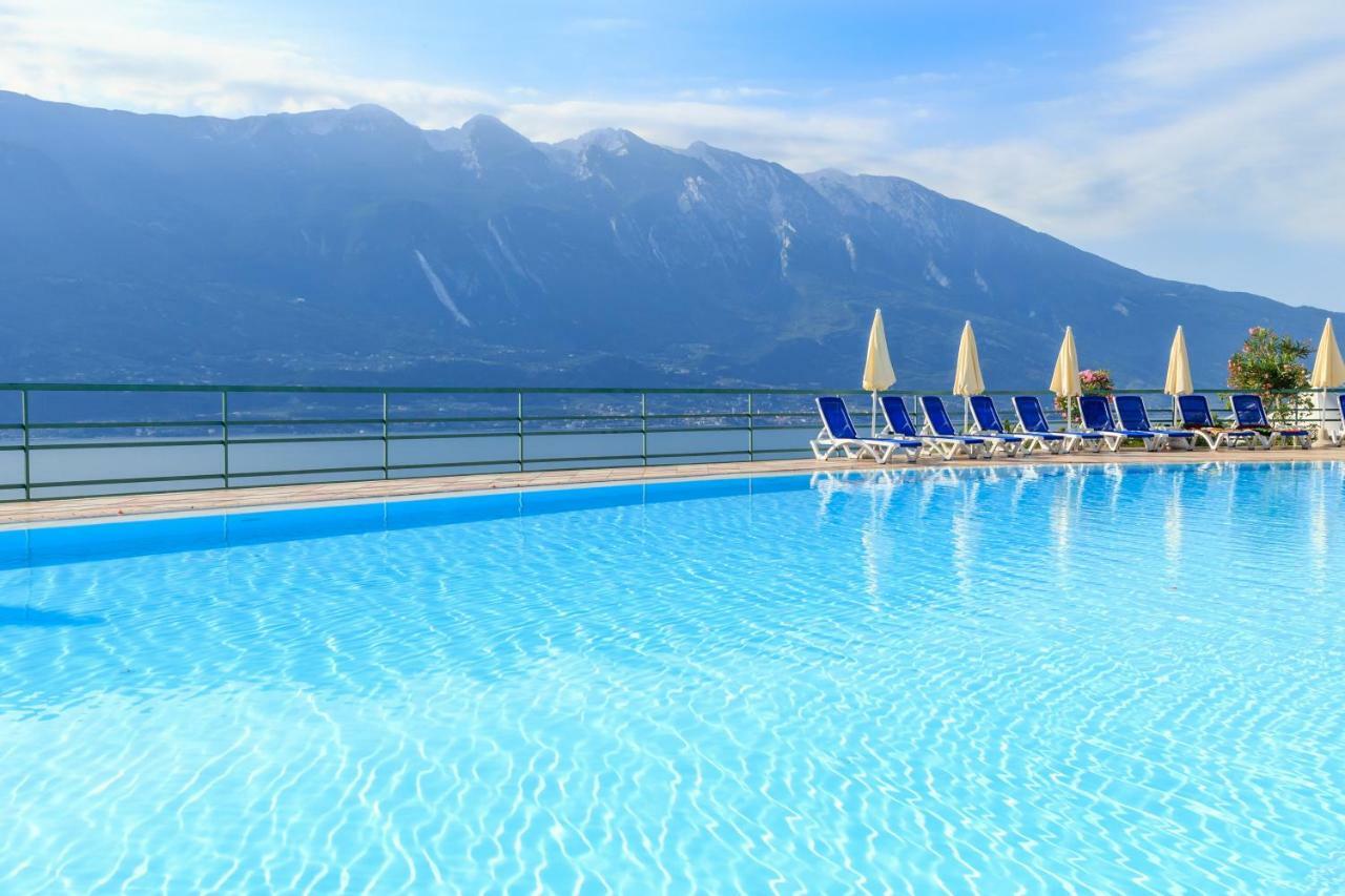 Hotel San Pietro Лимоне сул Гарда Екстериор снимка